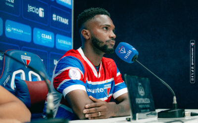 Vitinho elogia torcida do Fortaleza e projeta parceria com Bareiro: “Eu espero ajudar”