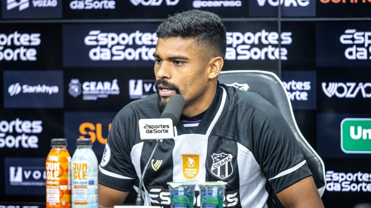 Ronald elogia Mozart durante apresentação no Ceará: “Tem bastante confiança em todos” 1 Ronald, durante entrevista de apresentação no Ceará
