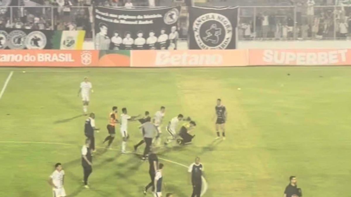 Jogadores do ASA e do Operário brigando após jogo da Copa do Brasil