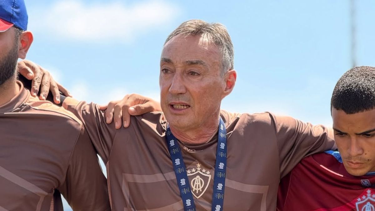 Itabaiana demite técnico Roberto Fonseca após derrota em clássico para o Confiança