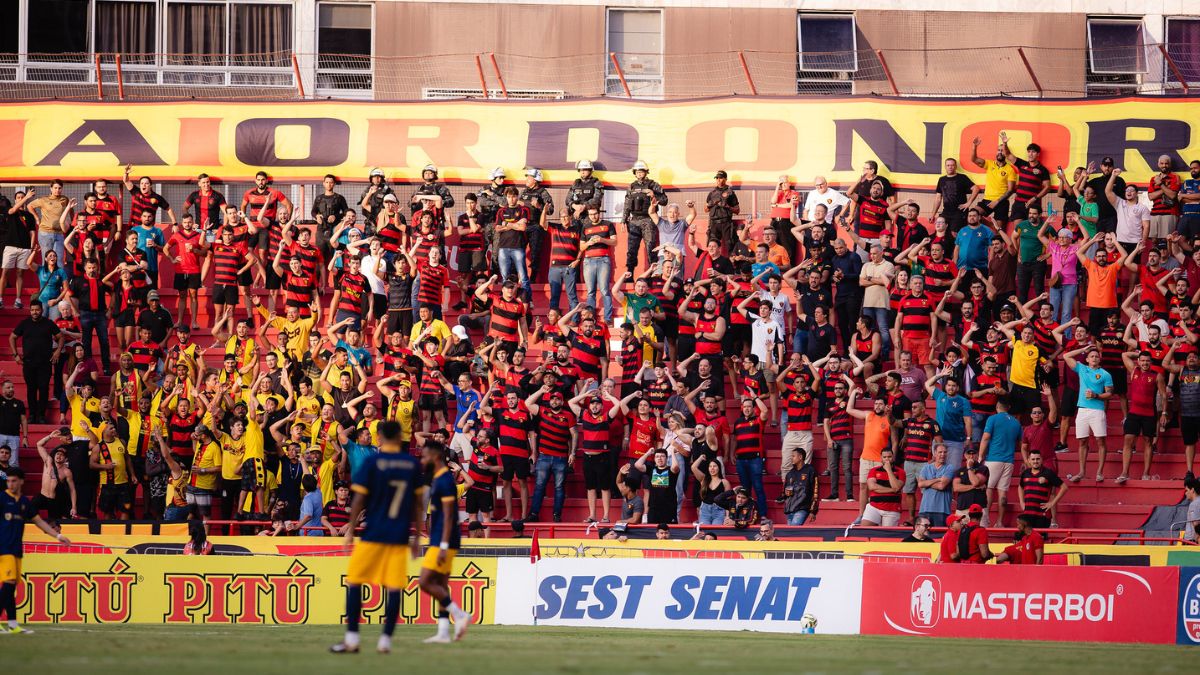 Torcida do Sport no setor dos Aflitos durante o jogo contra o Retrô pelo Pernambucano 2026