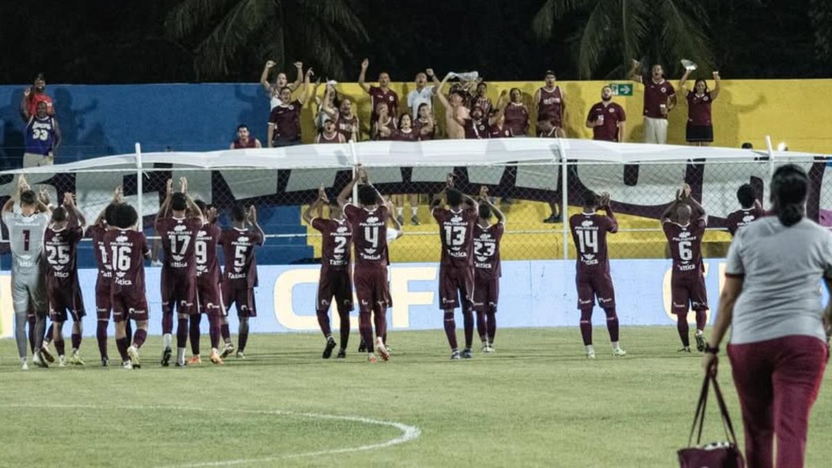 Jogadores da Desportiva Ferroviária comemoram gol na Copa do Brasil 2026 contra o Sampaio Corrêa-RJ