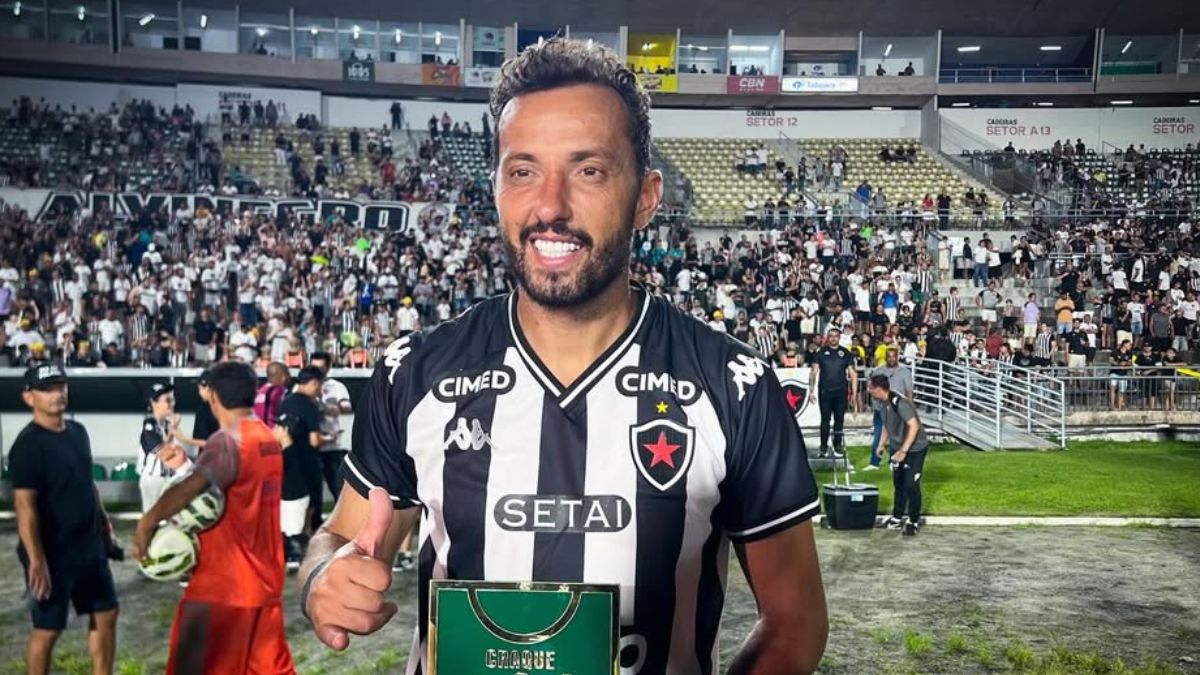 Paraibano 2026 chega à última rodada com vagas nas semifinais e rebaixamento em aberto 1 Nenê do Botafogo-PB após o clássico contra o Treze no Almeidão pelo Campeonato Paraibano 2026