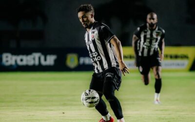 Após marcar o segundo gol pelo Botafogo-PB, Kayon é elogiado por Lisca e comparado a Kuki