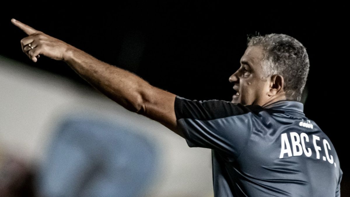 Chamusca avalia como "dolorida" a eliminação do ABC na Copa do Brasil 1 Marcelo Chamusca, técnico do ABC