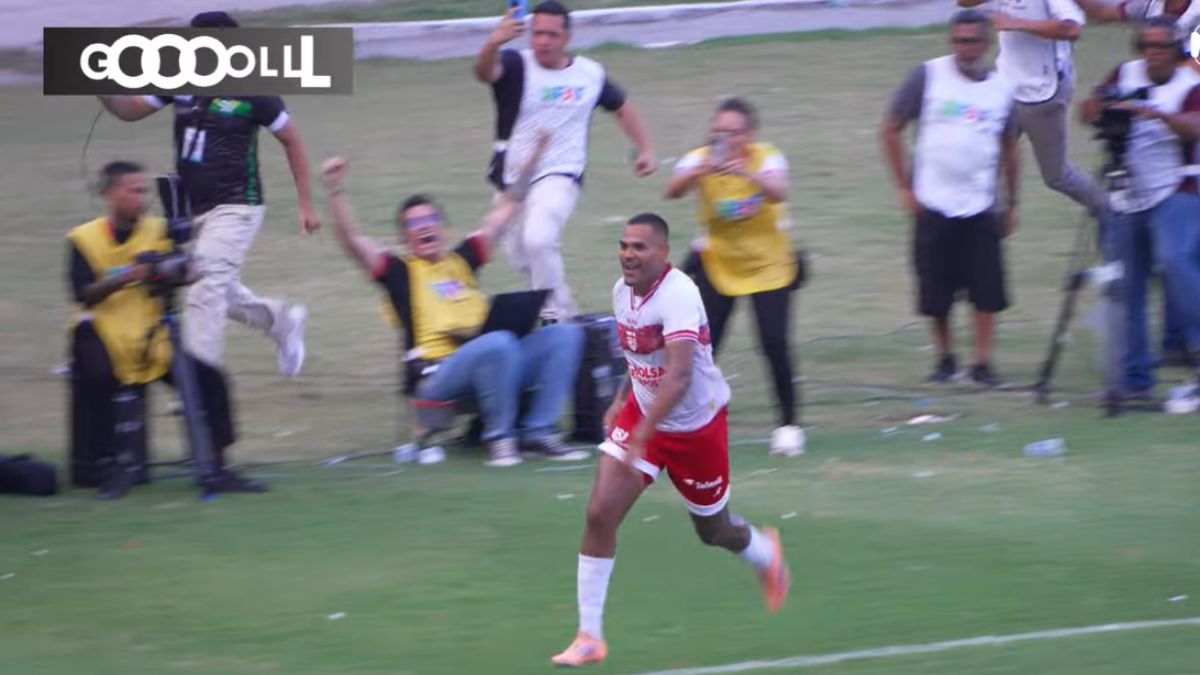 CRB x ASA pela partida de ida da final do Alagoano 2026 no Rei Pelé. Mikael comemora gol