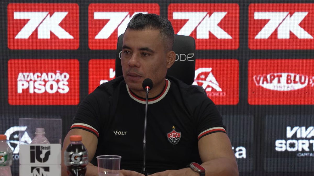 Jair Ventura explica planejamento para Marinho no Vitória: “Tem que buscar pelo espaço” 1 Jair Ventura - Vitória - Bahia de Feira