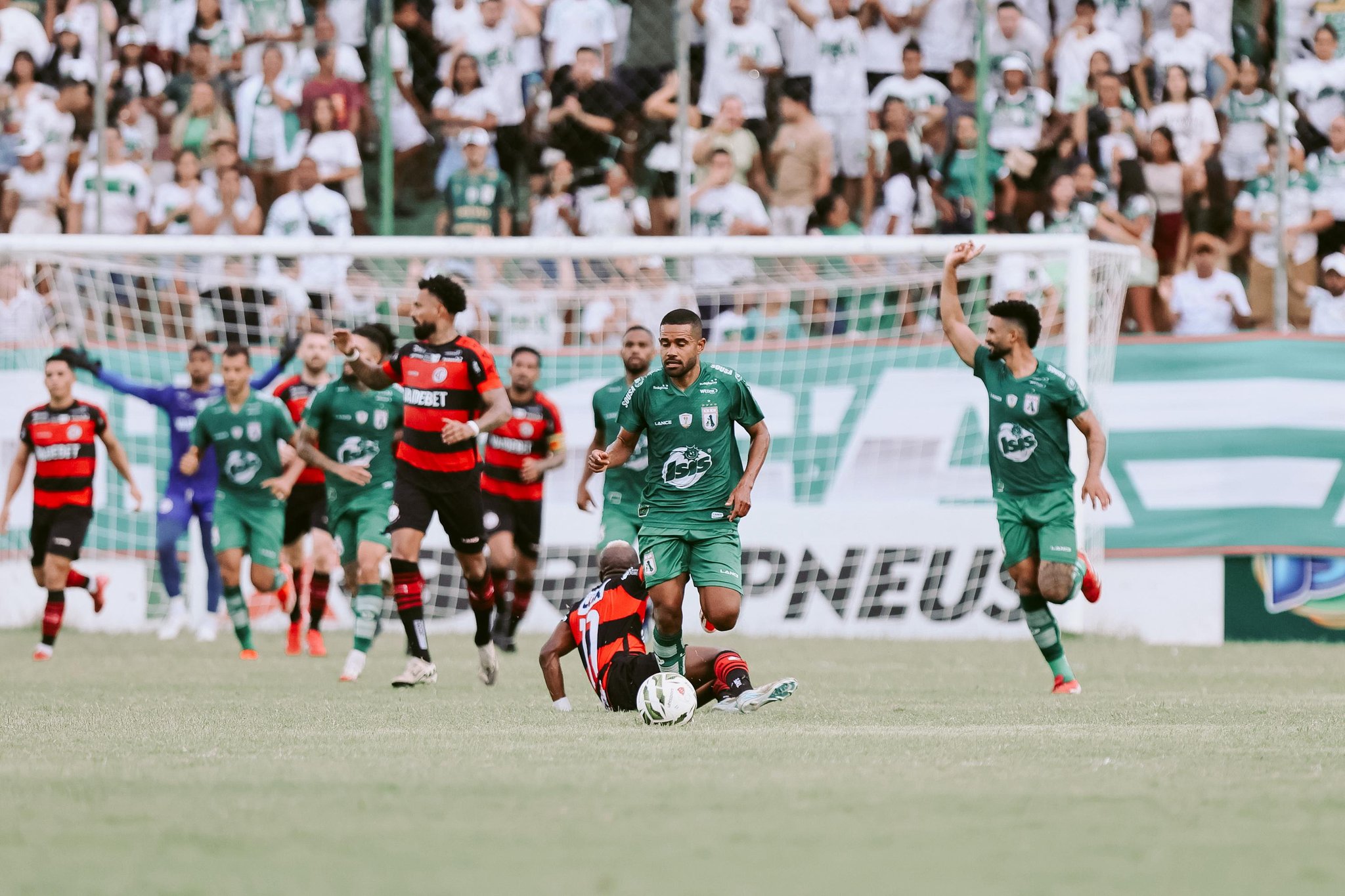 Campinense vence Sousa fora de casa e larga em vantagem na semifinal do Paraibano