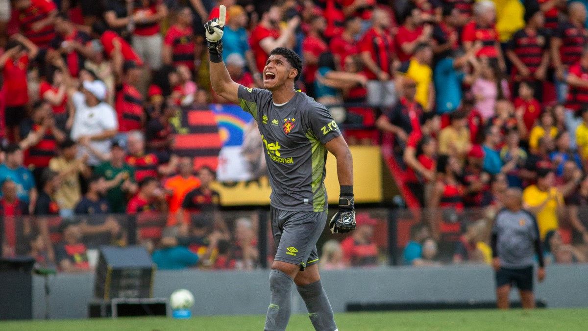 Vila Nova solicita retorno e goleiro Halls está de saída do Sport; entenda