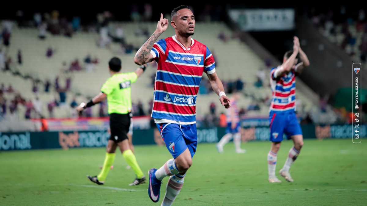 Luiz Fernando, do Fortaleza, comemora gol contra o Maguary pela Copa do Brasil