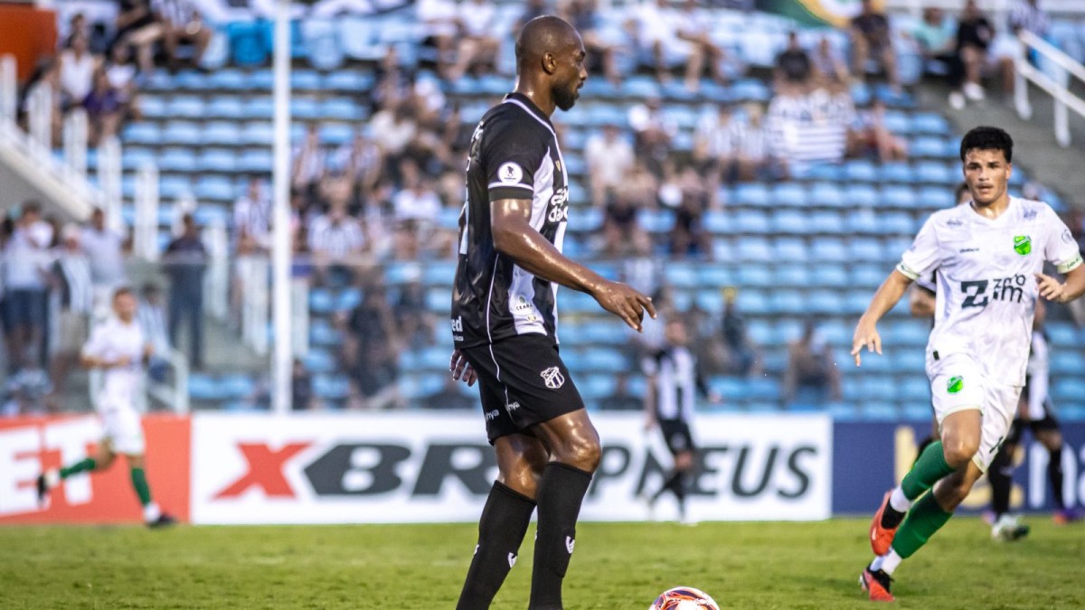 Técnico do Ceará enaltece a volta do zagueiro Luiz Otávio após mais de um ano fora: “Referência”