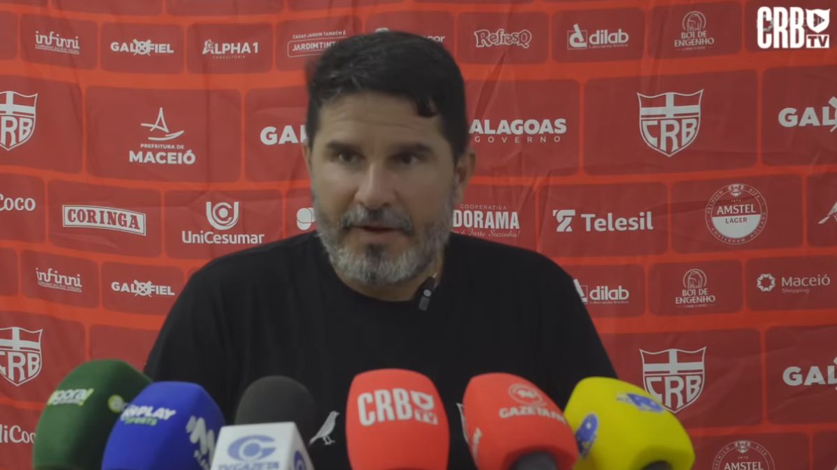 Barroca exalta vantagem do CRB na semifinal do Alagoano e elogia torcida: “Um jogador a mais”