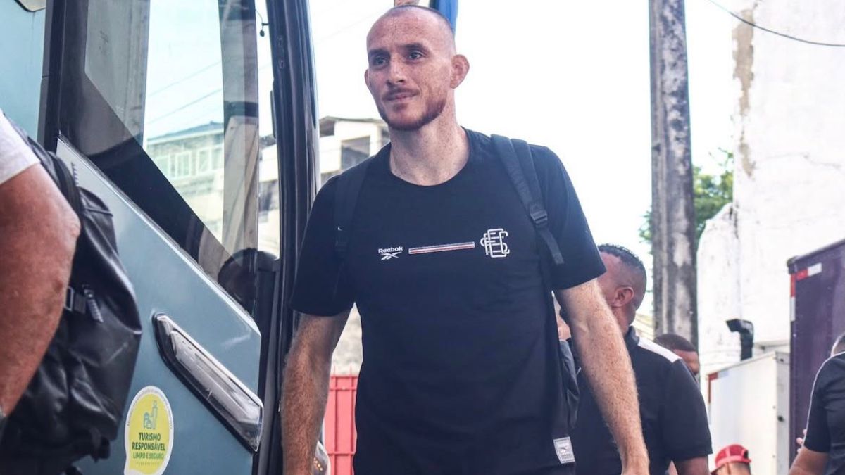 Santa Cruz atualiza situação do zagueiro Ianson após choque de cabeça: "Não passou de um grande susto" 1 Santa Cruz atualiza situação de zagueiro.