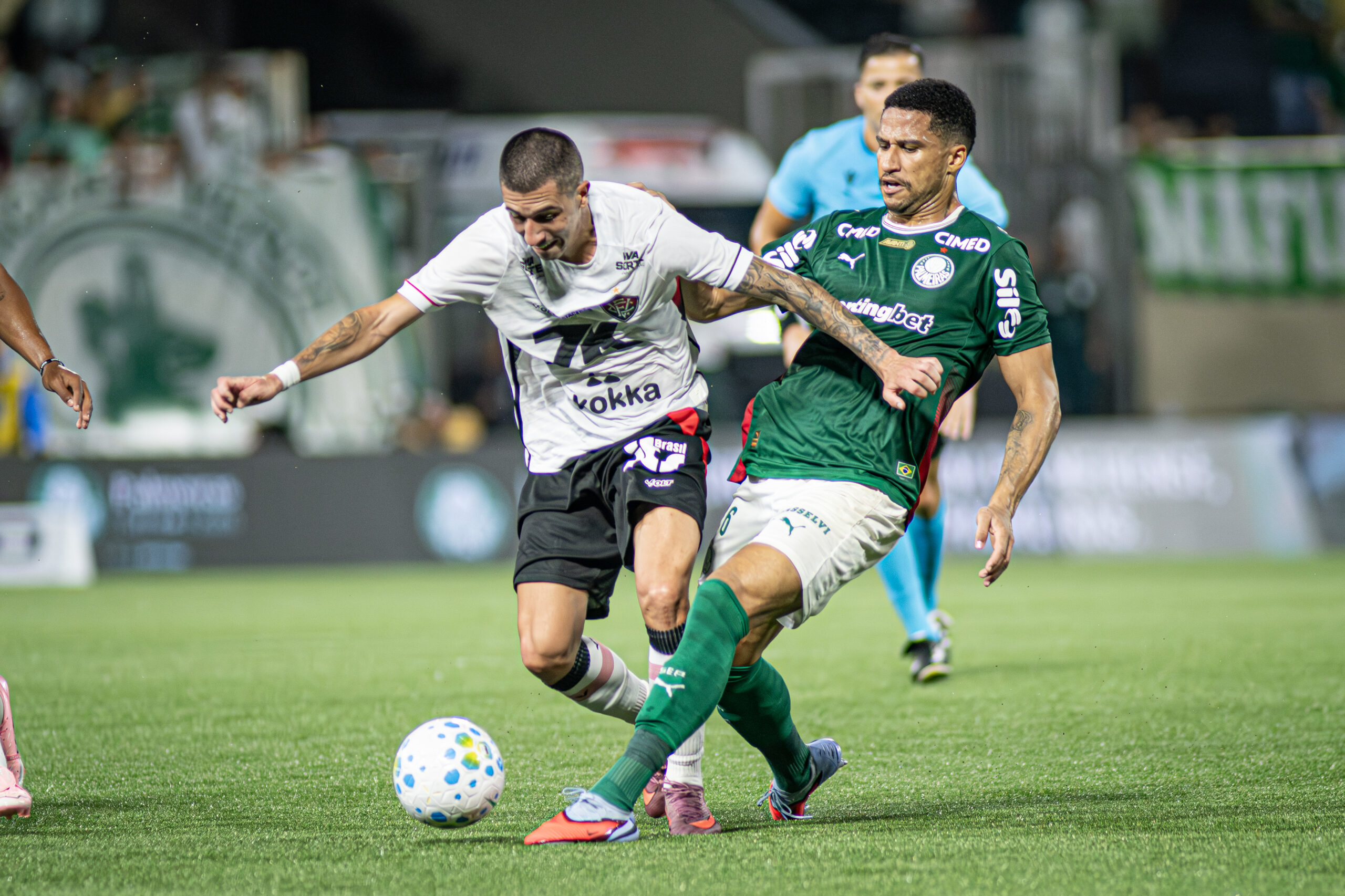 Em noite para ser esquecida, Vitória é goleado pelo Palmeiras no Brasileirão