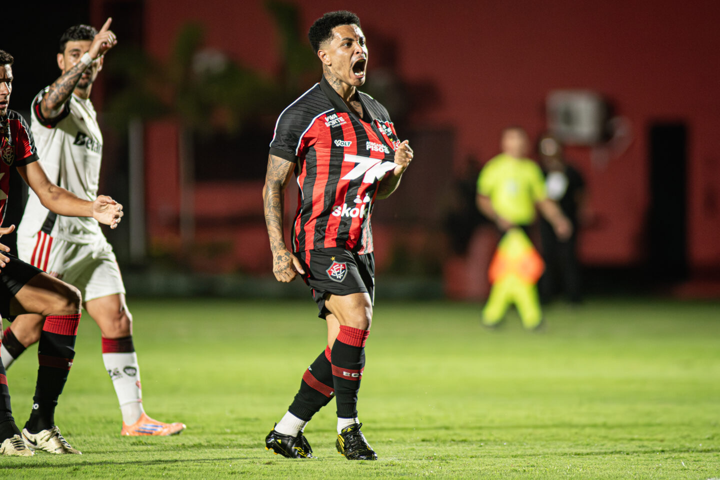 Matheuzinho comemora seu gol - Foto: Victor Ferreira/EC Vitória