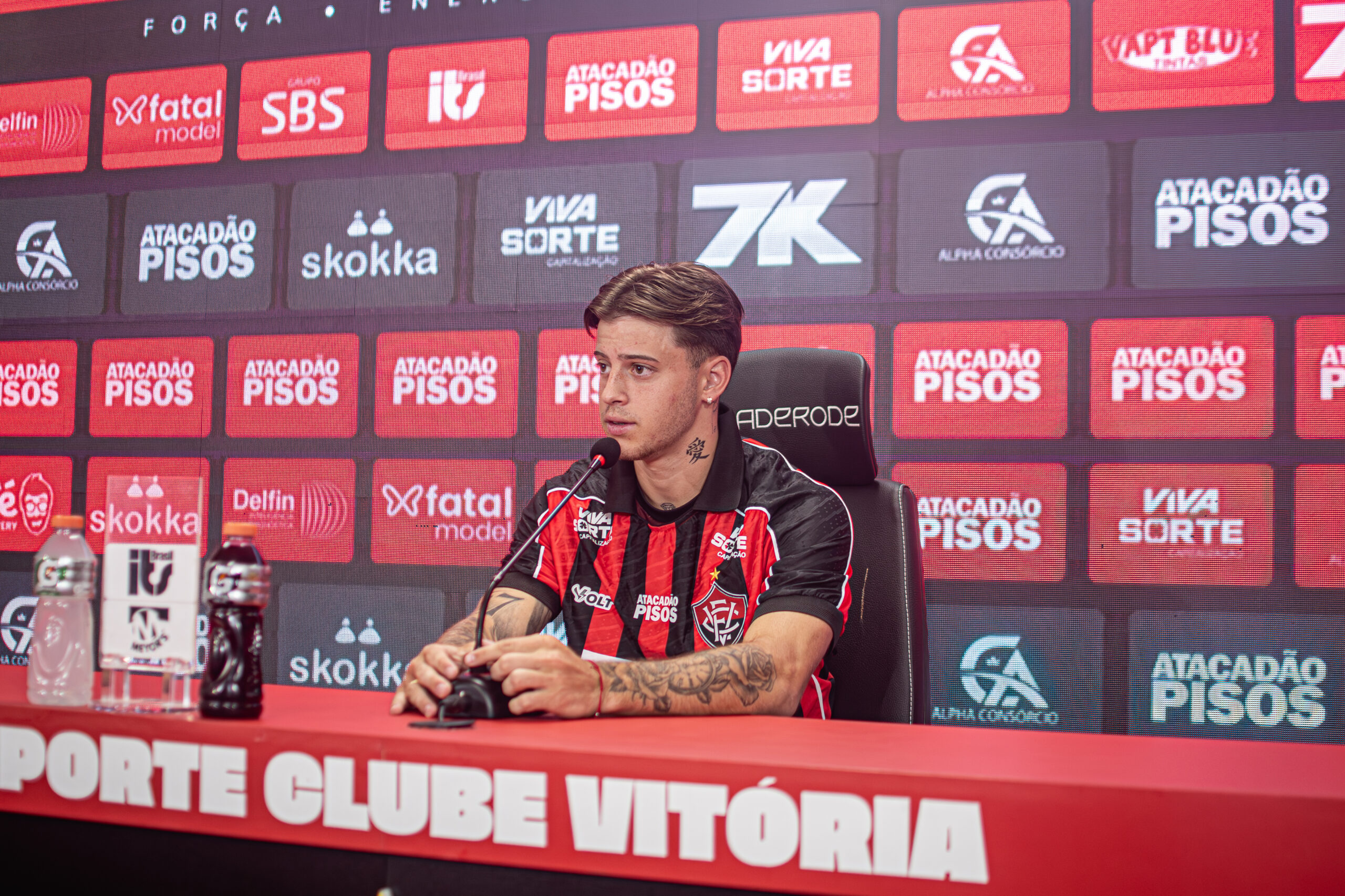 Apresentado no Vitória, Diego Tarzia revela que não teve dúvidas de sua escolha pelo clube: “É um passo grande na minha carreira”