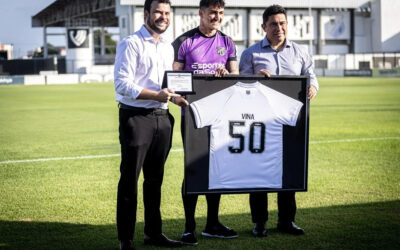 Ceará homenageia Vina por marca de 50 gols com a camisa alvinegra