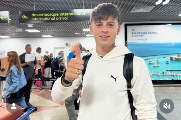 Vitória: Diego Tarzia desembarca em Salvador para assinar com o clube 1 Diego Tarzia desembarca em Salvador para assinar com o Vitória - Foto: Reprodução/Canal do Dinâmico