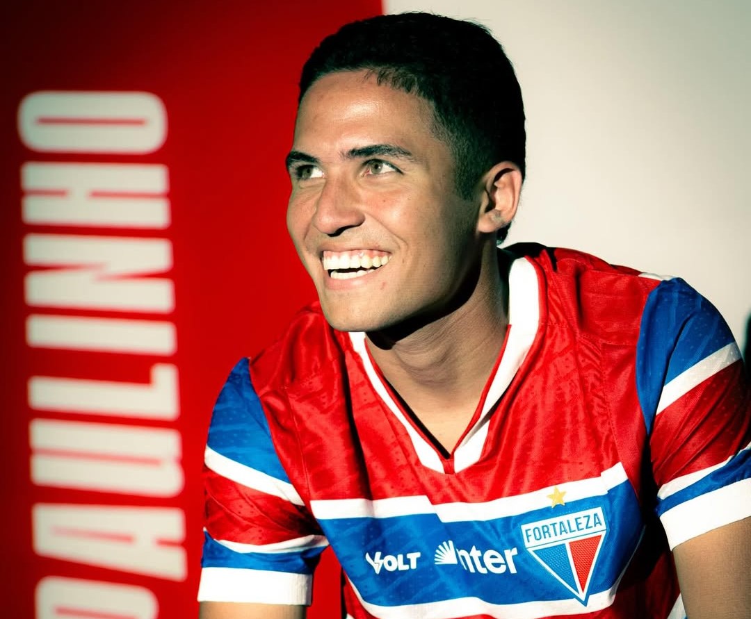 Fortaleza oficializa contratação do lateral Paulinho, jovem da base do Vasco