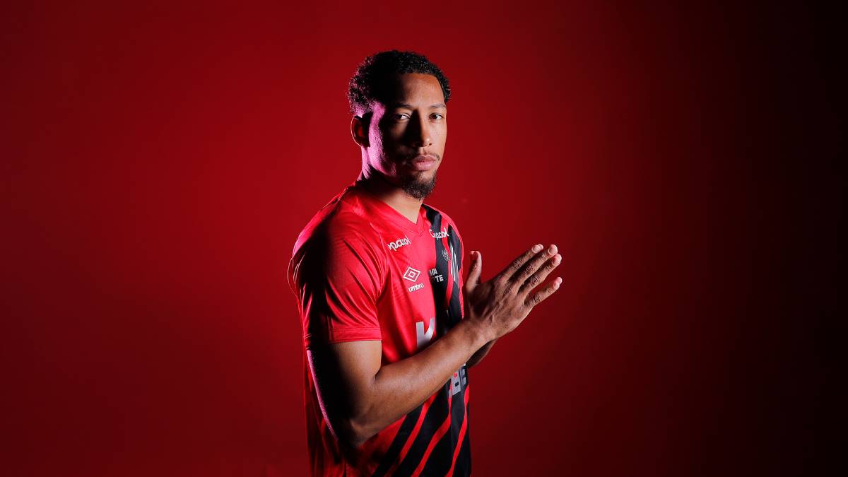 Sport acerta contratação do zagueiro Habraão, ex-Athletico-PR