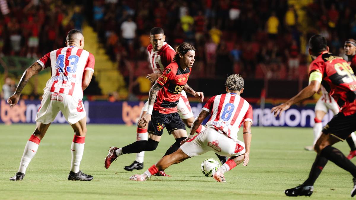 Em jogo de seis gols, Sport e Náutico empatam por 3 x 3 na ida da final do Pernambucano