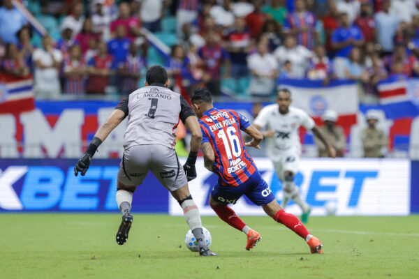 Lucas Arcanjo fez pênalti em Erick Pulga - Foto: Rafael Rodrigues/EC Bahia