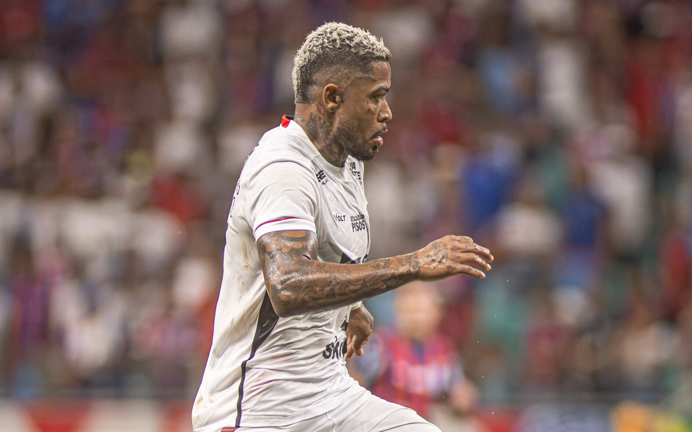 Marinho tem lesão na coxa e desfalca Vitória pelas próximas partidas da Série A