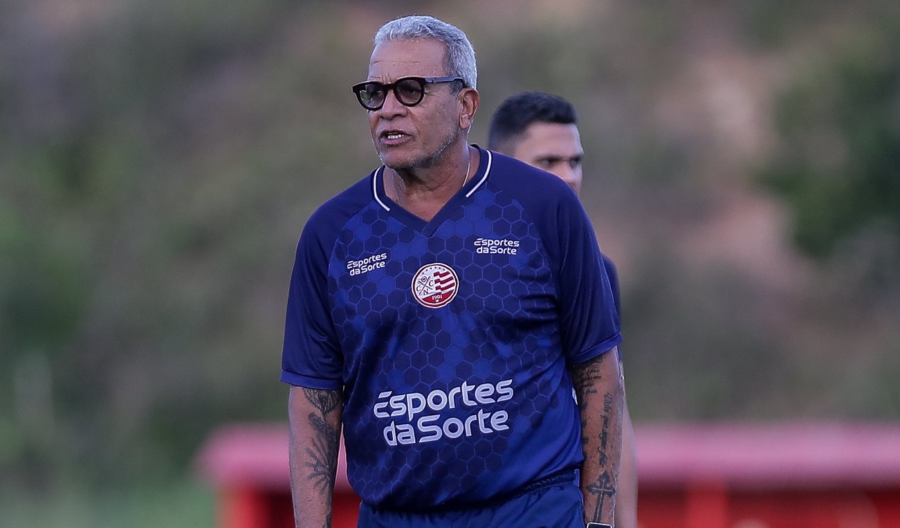 Técnico do Náutico tranquiliza sobre situação de Junior Todinho e espera contar com Felipe Saraiva na estreia da Série B 2 Hélio dos Anjos - Treinador - Náutico