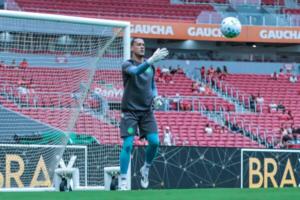 Sem Ronaldo, Bahia acerta contratação em definitivo de goleiro da Série A 1 Léo Vieira, goleiro da Chapecoense - Foto: Rafael Bressan/ACF
