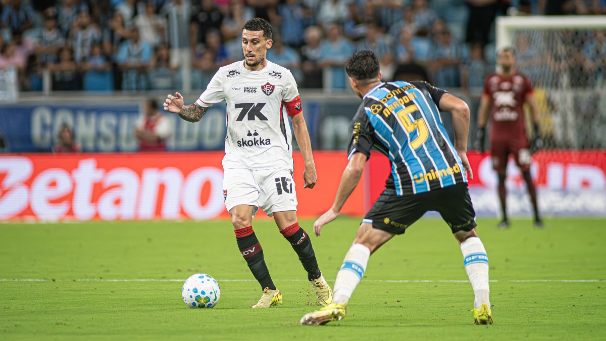 Com atuação apática, Vitória perde do Grêmio fora de casa pela Série A