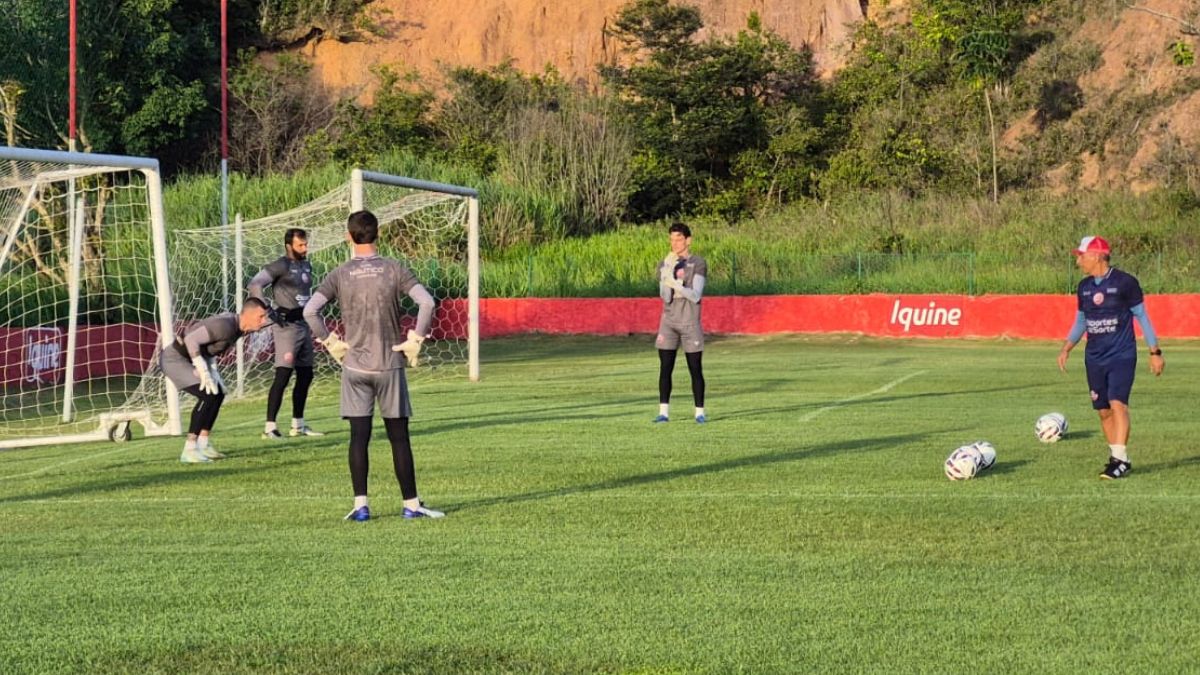 Treino do Náutico tem presença de cinco novos reforços; Otusanya retorna ao Criciúma