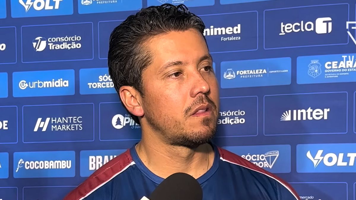 Thiago Carpini durante coletiva pós-jogo do Fortaleza contra o Nova Iguaçu