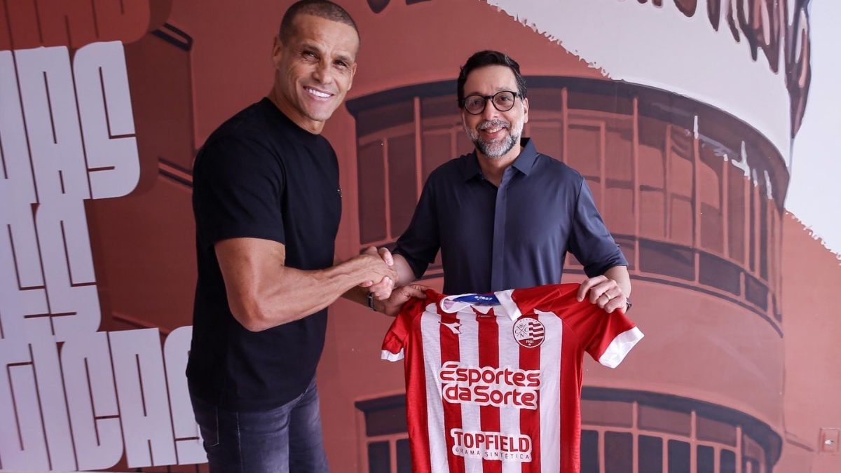 Rivaldo conhece CT do Náutico