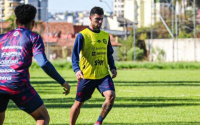 Santa Cruz negocia troca de Ianson por Thiago Ennes, do Caxias