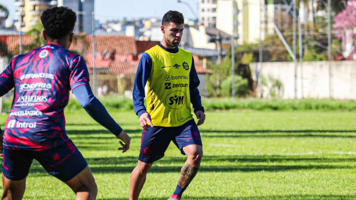 Thiago Ennes, do Caxias, negocia com o Santa Cruz