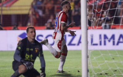 Atacante do Náutico brinca após troca de provocações com o Sport: “Algumas achei até engraçadas”