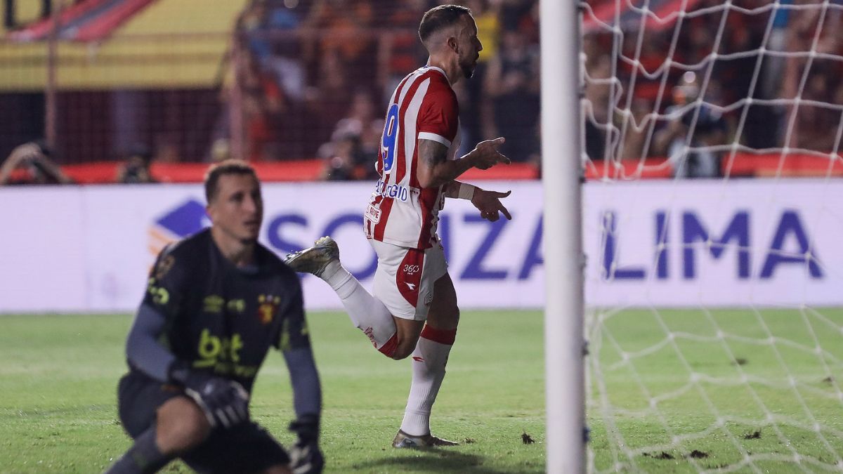 Paulo Sérgio, atacante do Náutico - gol contra o Sport na final do Pernambucano 2026