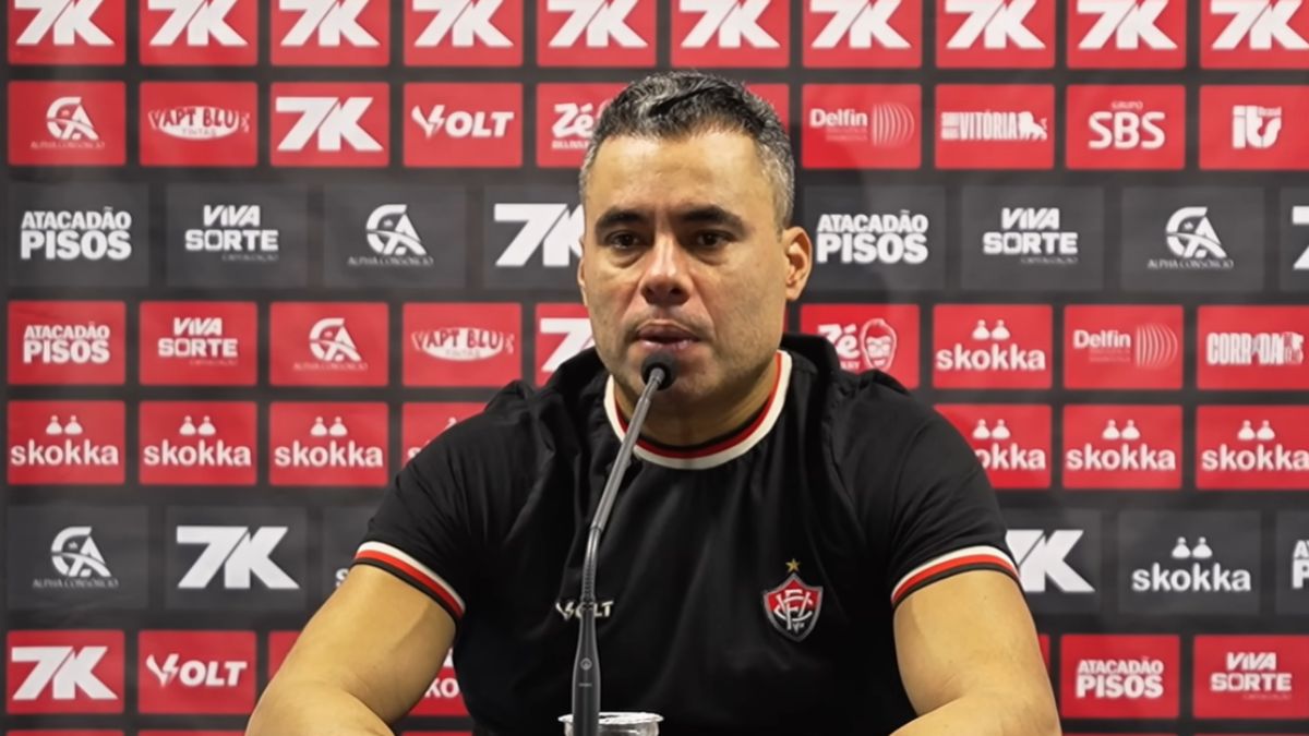 Jair Ventura, técnico do Vitória