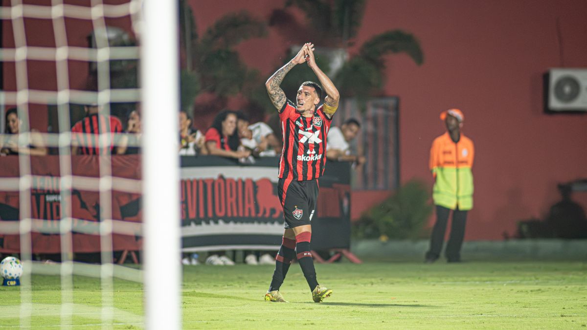 Com bonito gol de Baralhas, Vitória vence o Mirassol no Barradão pela Série A