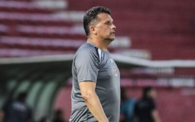Claudinei fala sobre elenco inchado do Santa Cruz e analisa janela de transferências como positiva