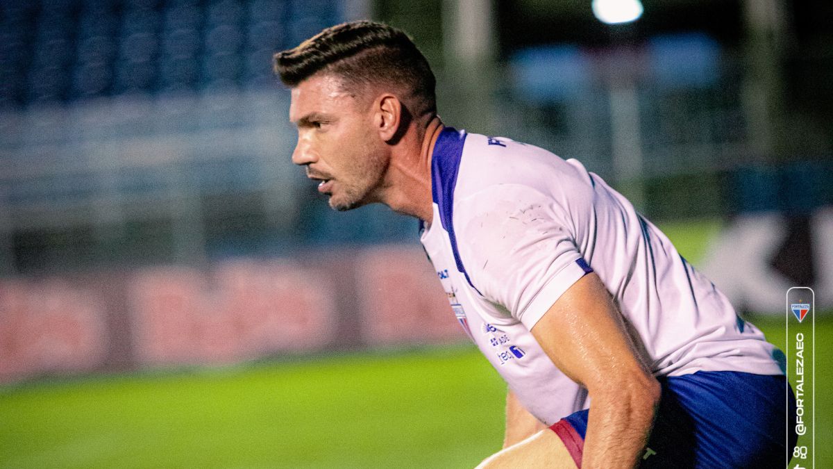 Fortaleza confirma lesão no joelho direito de João Ricardo