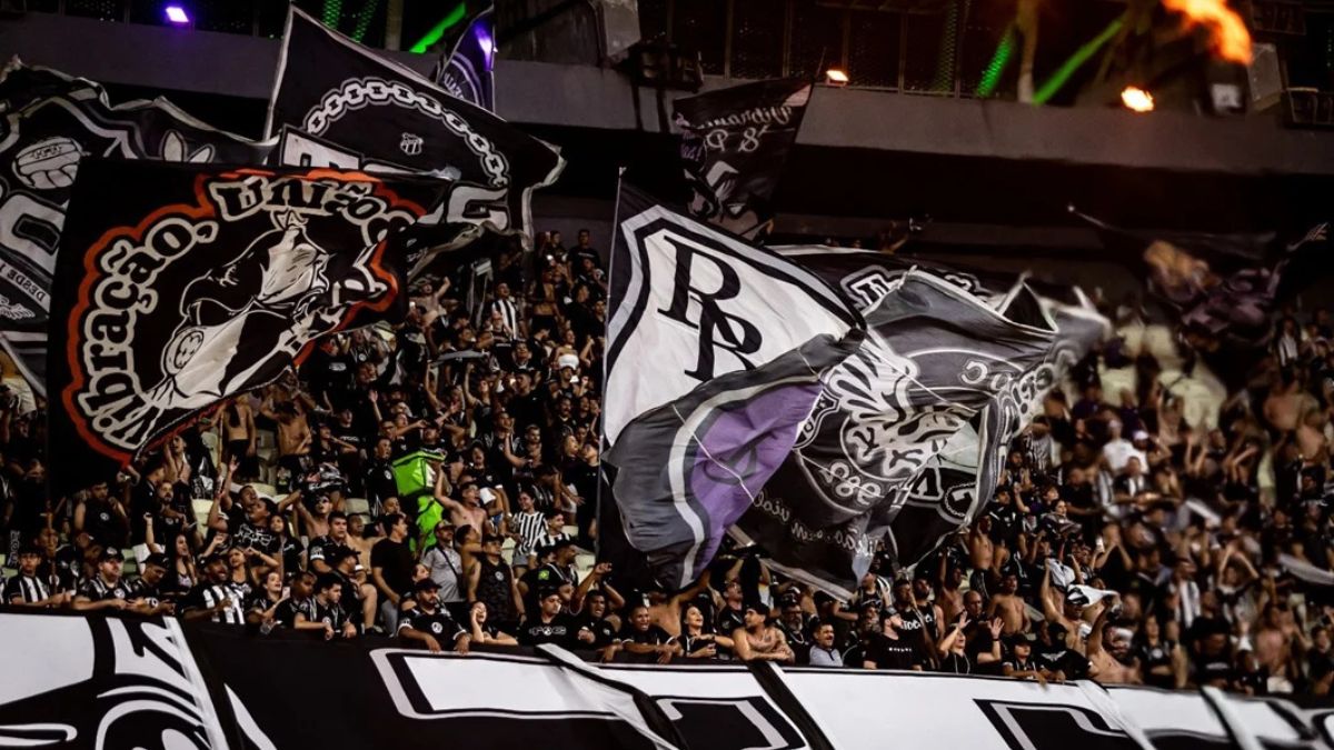Torcida do Ceará durante partida na Arena Castelão