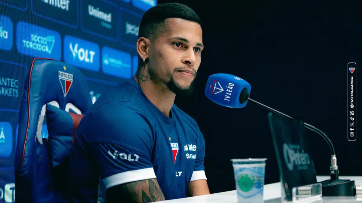 Mailton em entrevista coletiva no Fortaleza