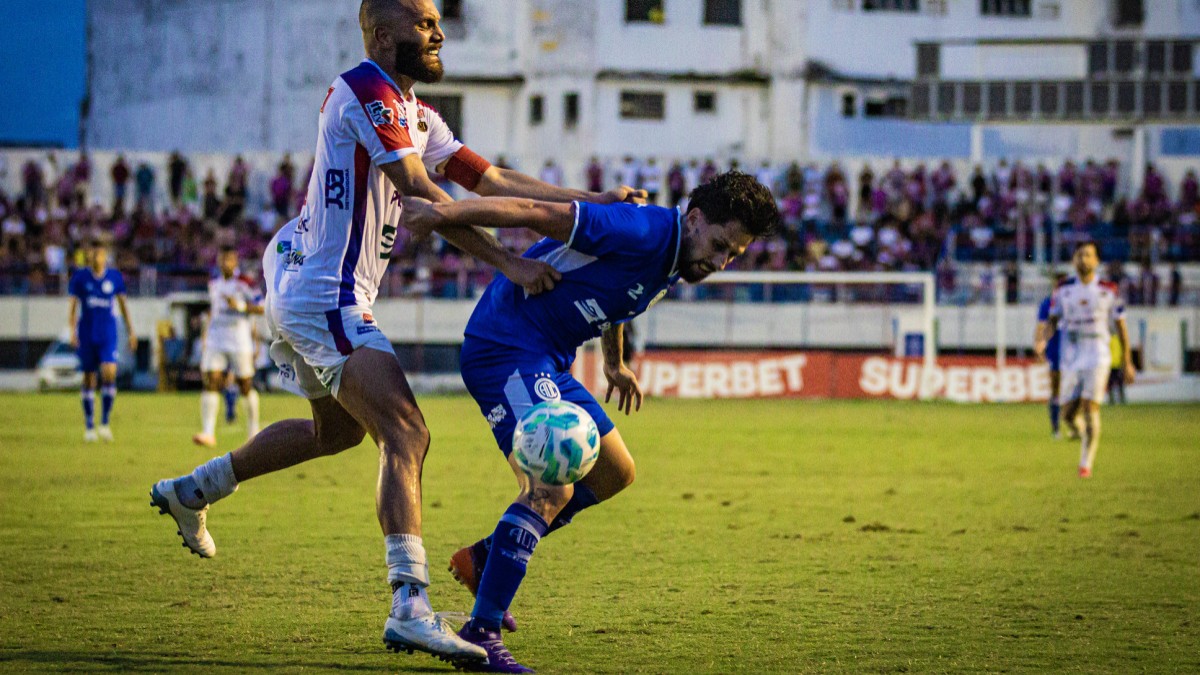 Volante do Confiança projeta final do Sergipano e destaca elenco: “Acostumado com esse tipo de decisão”