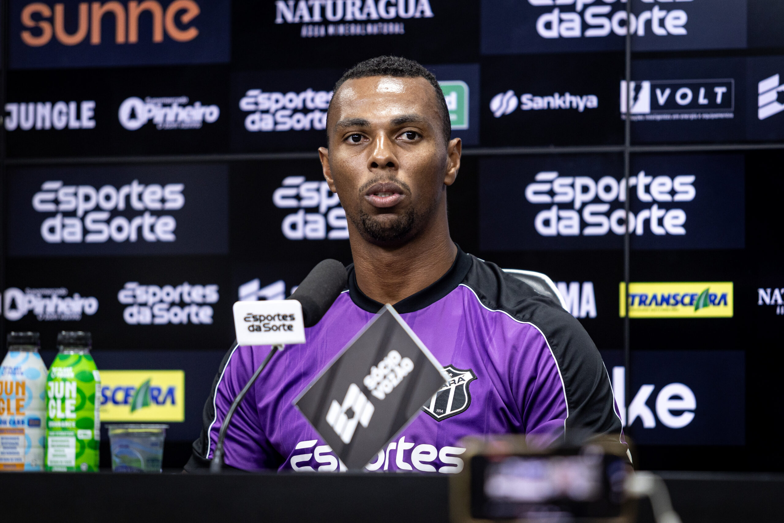Luizão durante coletiva no Ceará
