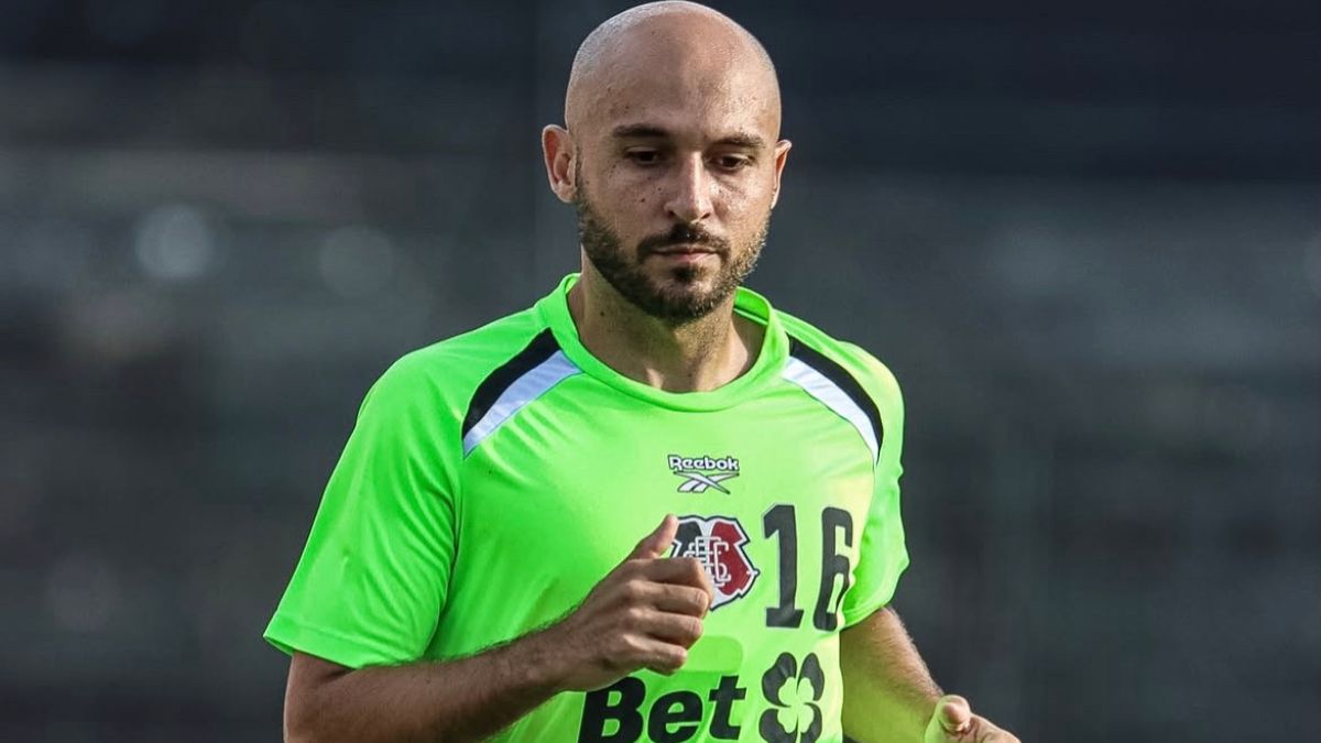 Régis deixa lesões no passado e diz estar "200% pronto" para ajudar o Santa Cruz 1 Santa Cruz apresenta Régis.