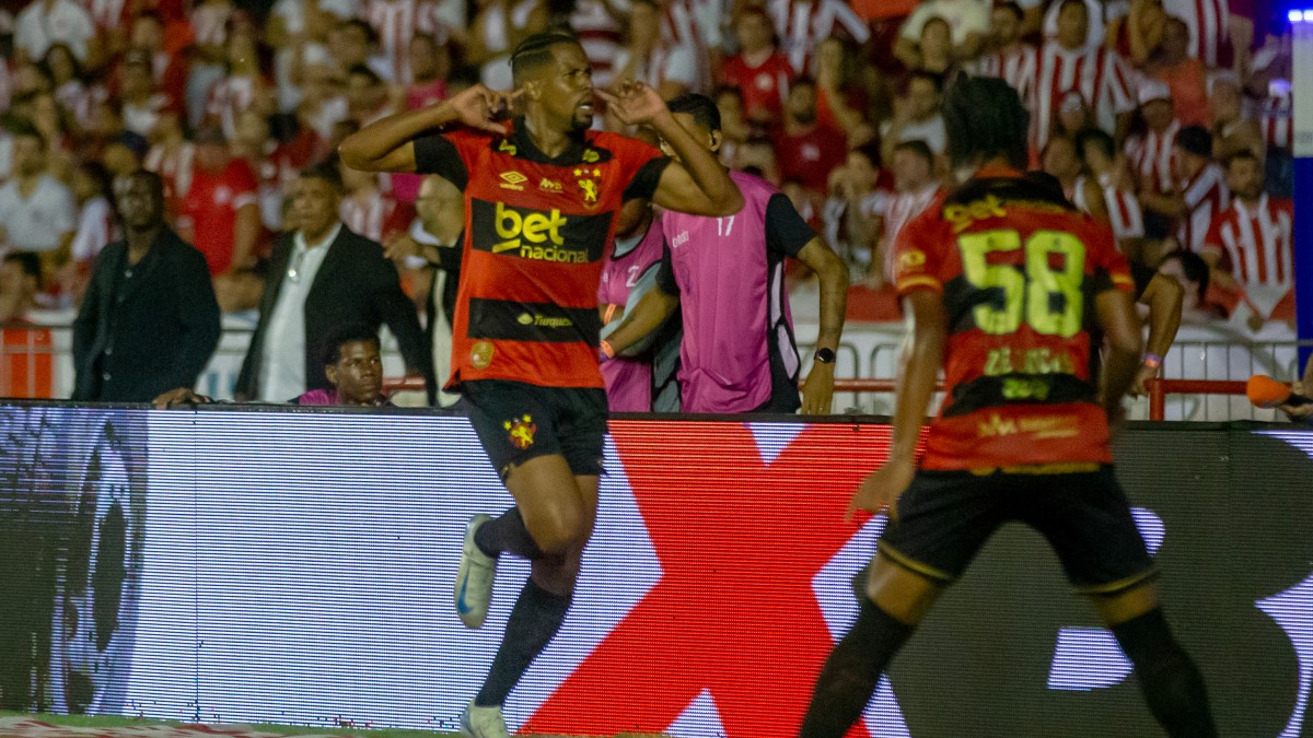 Iury Castilho comemora gol do Sport contra o Náutico