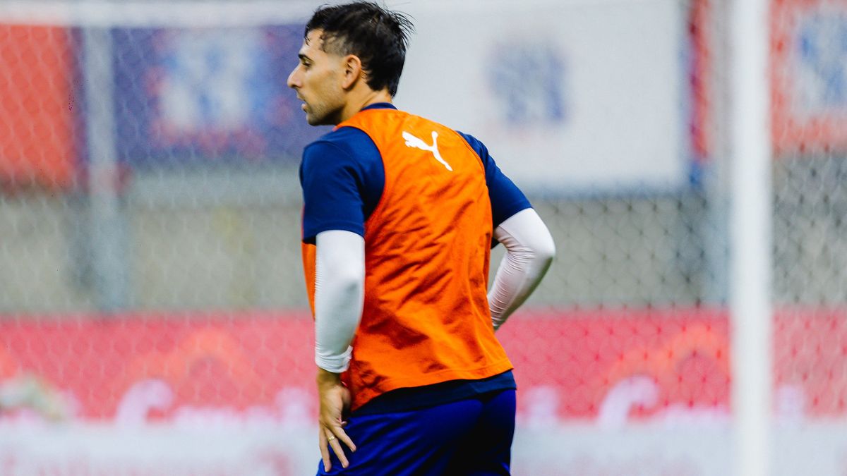 Acevedo recebe terceiro cartão amarelo e vira desfalque no Bahia contra o Remo