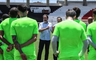 Presidente do Santa Cruz marca presença em treino e afirma que SAF será confirmada ‘nos próximos dias’