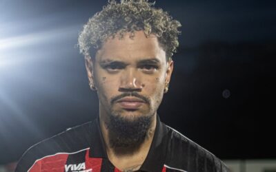 Ainda sem estrear pelo Vitória, atacante Pedro Henrique sofre fratura no treino